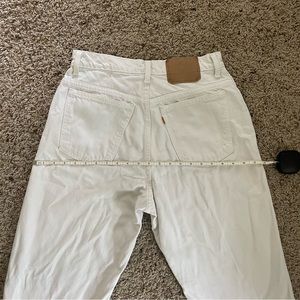 Vintage High-waisted White Levi’s 850s